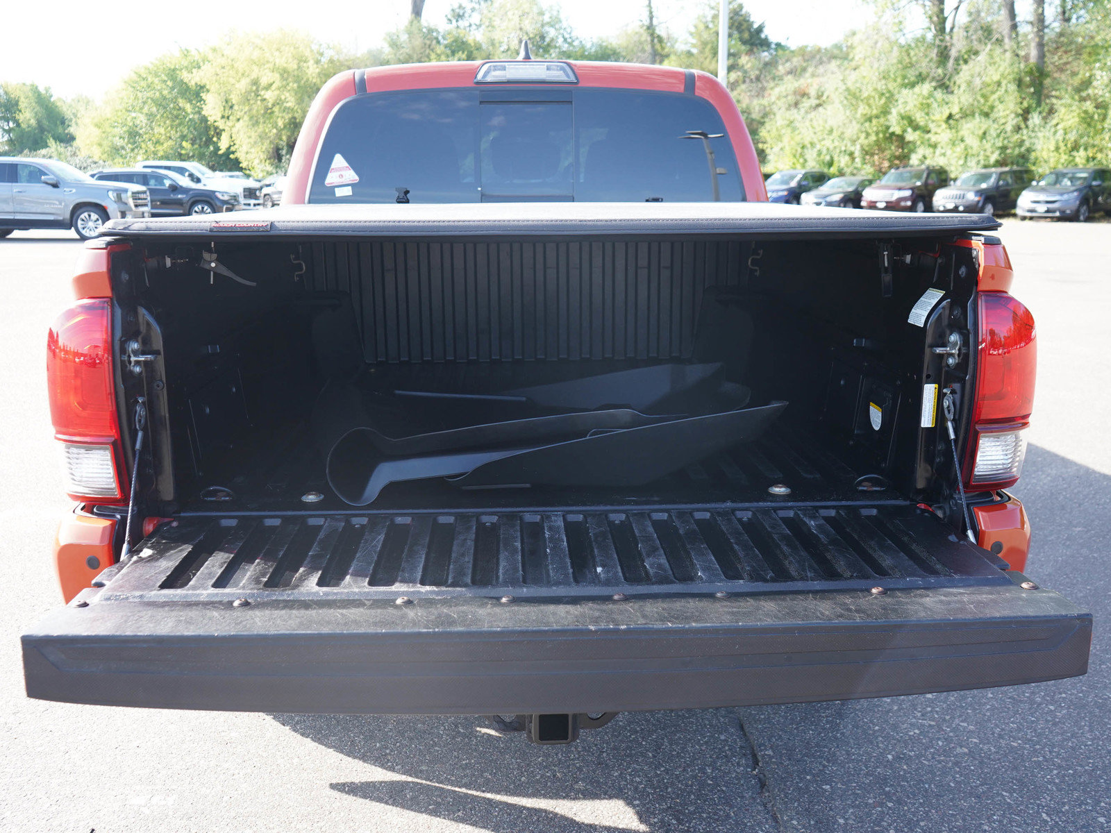 Used 2018 Toyota Tacoma TRD Off-Road w/ Technology Package AWD/4WD image 13