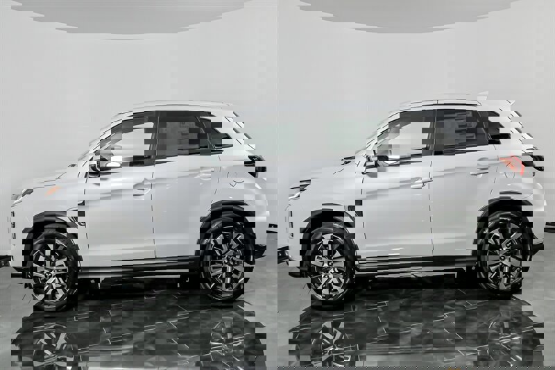 New 2025 Mitsubishi Outlander Sport SE image 6