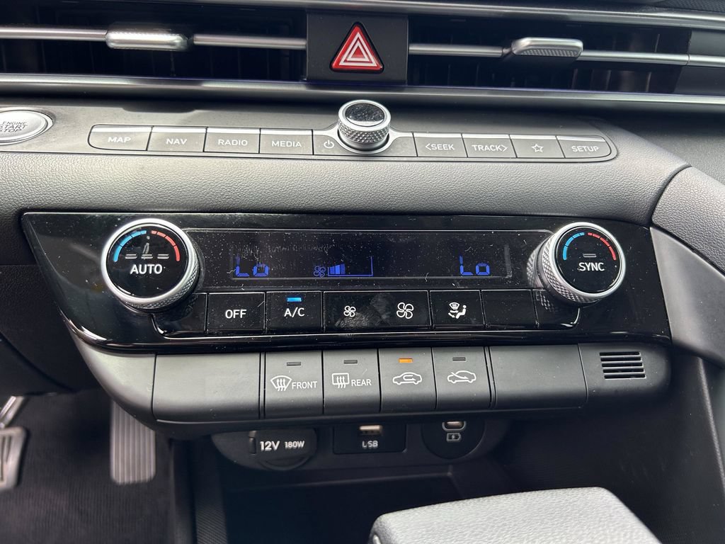 Certified 2024 Hyundai Elantra SEL FWD image 24