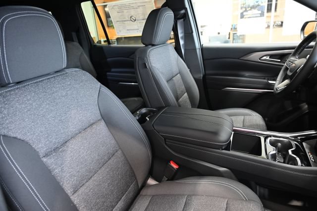New 2027 Chevrolet Traverse LT w/ LPO, Floor Liner Package FWD image 8