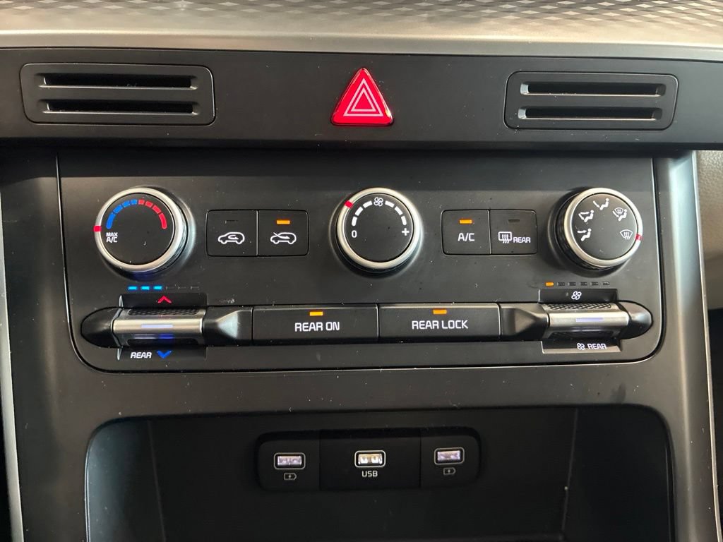 Certified 2024 Kia Carnival LX FWD image 30