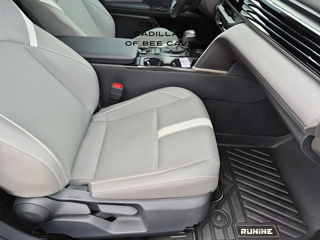 Used 2025 Toyota Camry SE w/ Convenience Package image 18