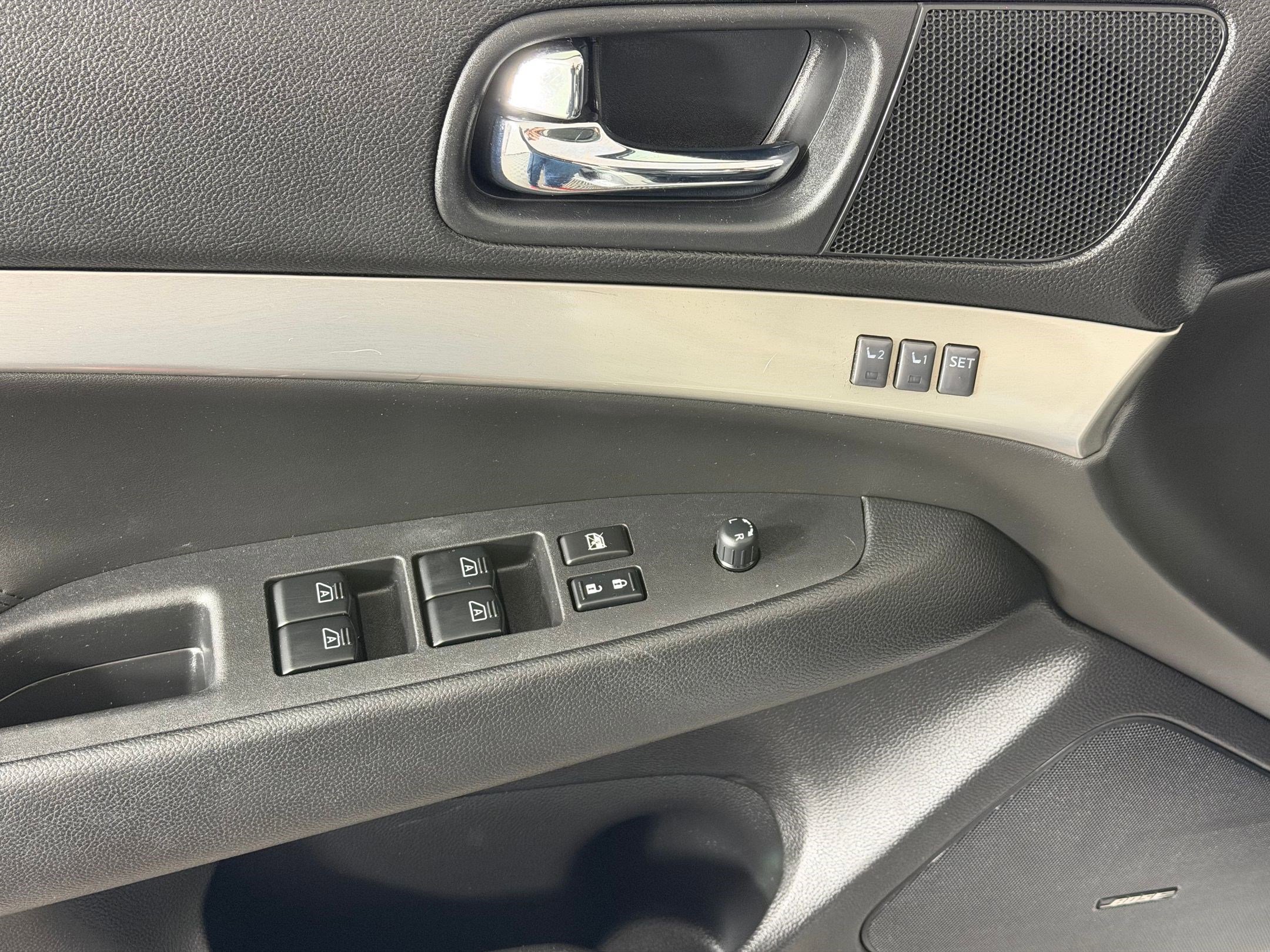 Used 2013 INFINITI G37 x w/ Premium Pkg image 13