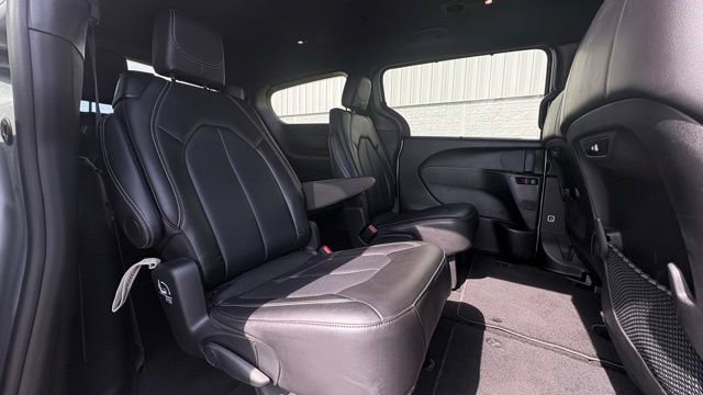 Used 2026 Chrysler Pacifica Select FWD image 17