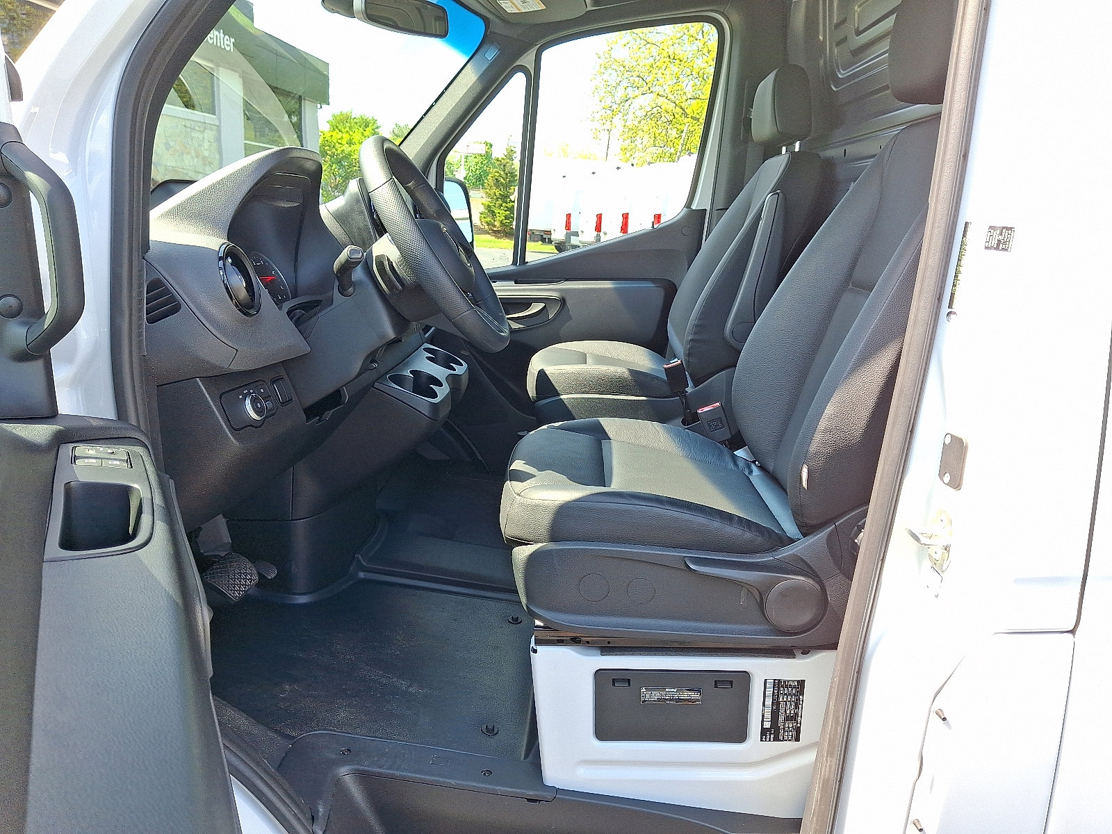 Used 2025 Mercedes-Benz Sprinter 2500 image 14