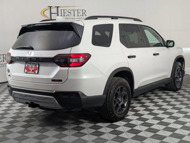 Used 2025 Honda Pilot TrailSport image 7