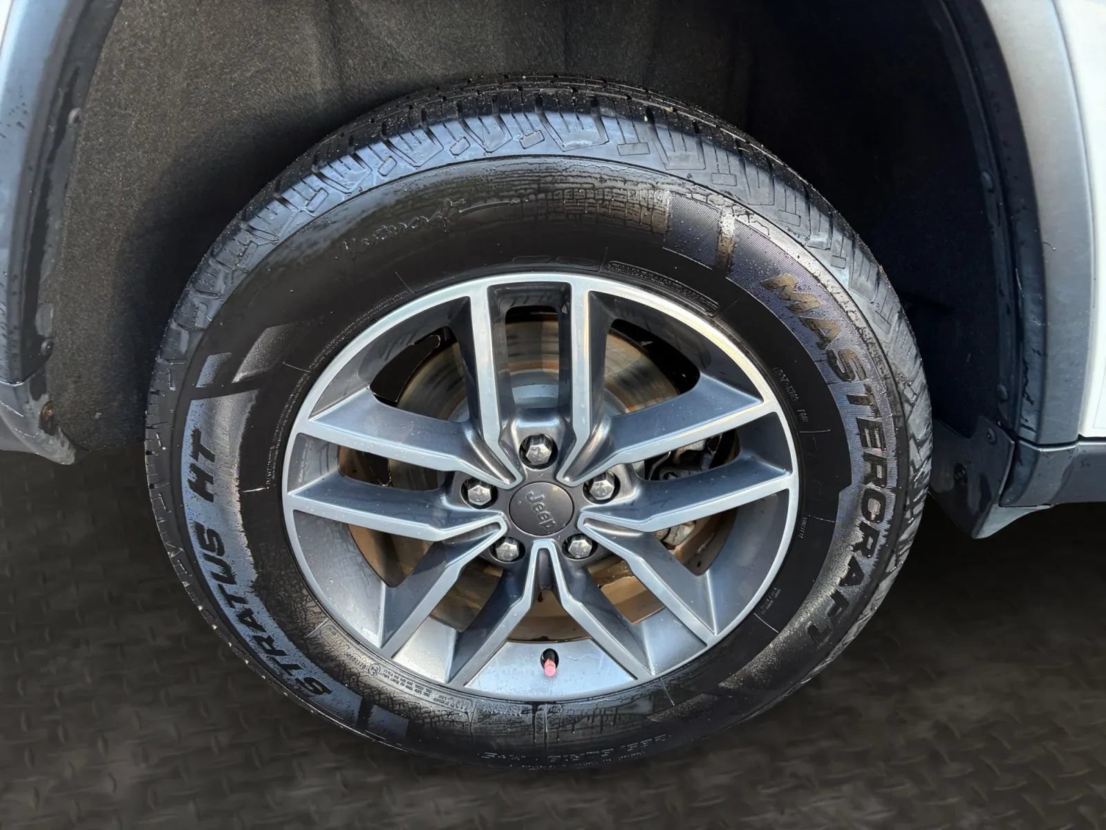 Used 2020 Jeep Grand Cherokee Limited AWD/4WD image 39