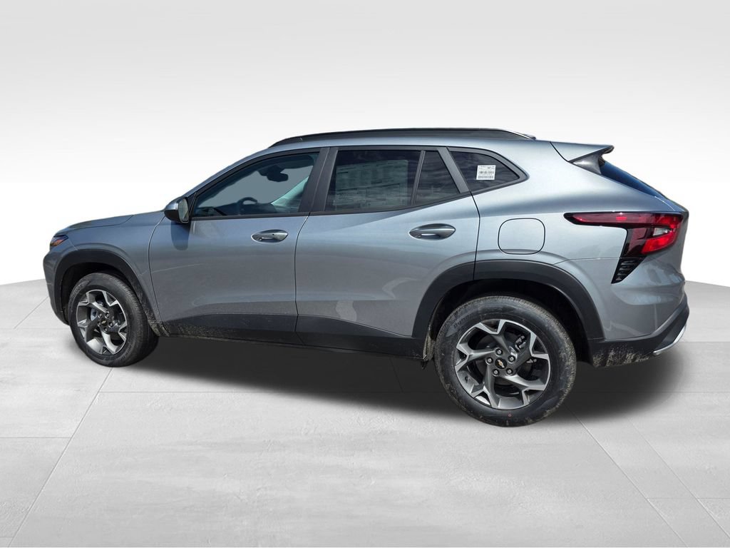 New 2026 Chevrolet Trax LT w/ Sunroof Package FWD image 4