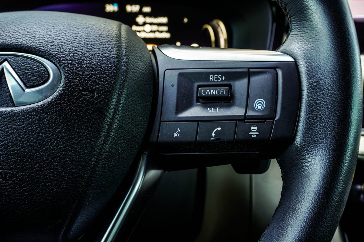 Used 2023 INFINITI QX60 Luxe w/ Performance Audio Package image 32