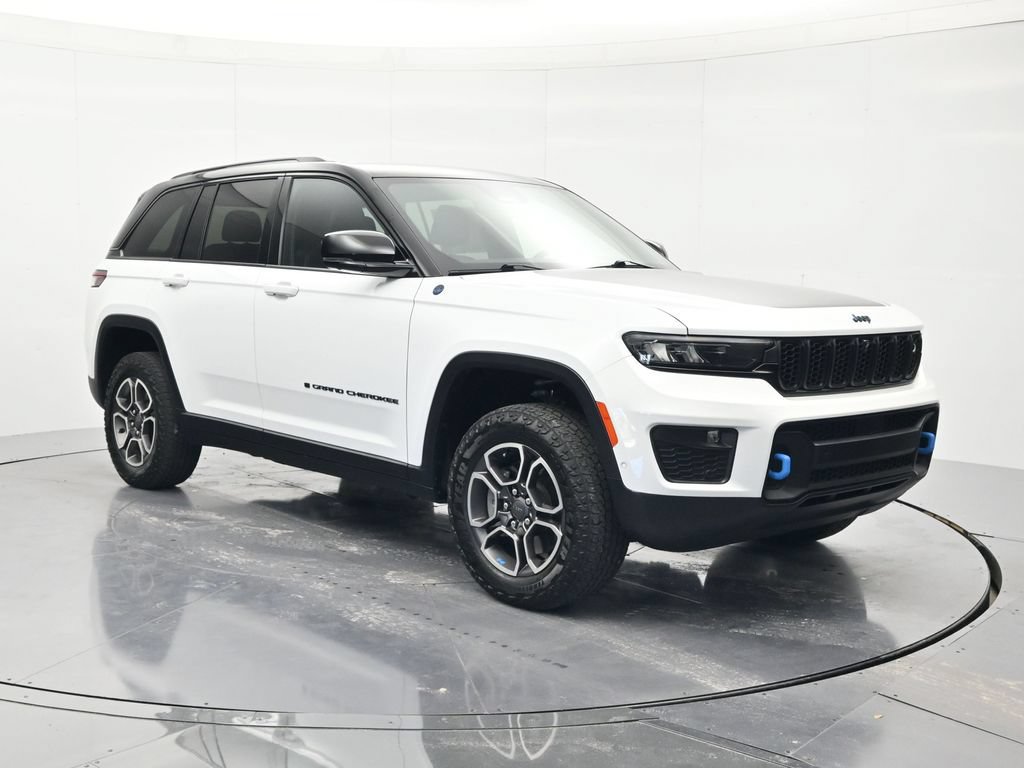 Used 2023 Jeep Grand Cherokee Trailhawk w/ Advanced Protech Group II AWD/4WD image 3