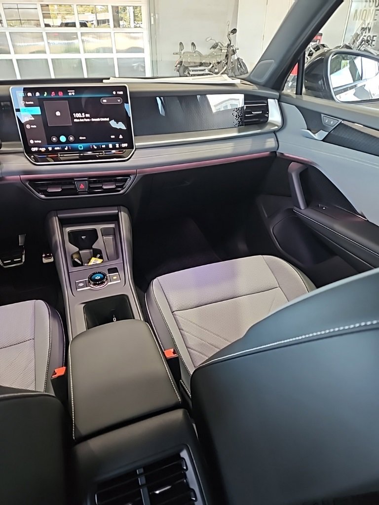 New 2026 Volkswagen Tiguan SE R-Line image 24