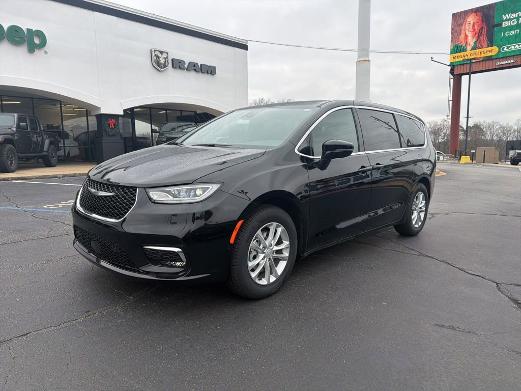 New 2026 Chrysler Pacifica Select image 1