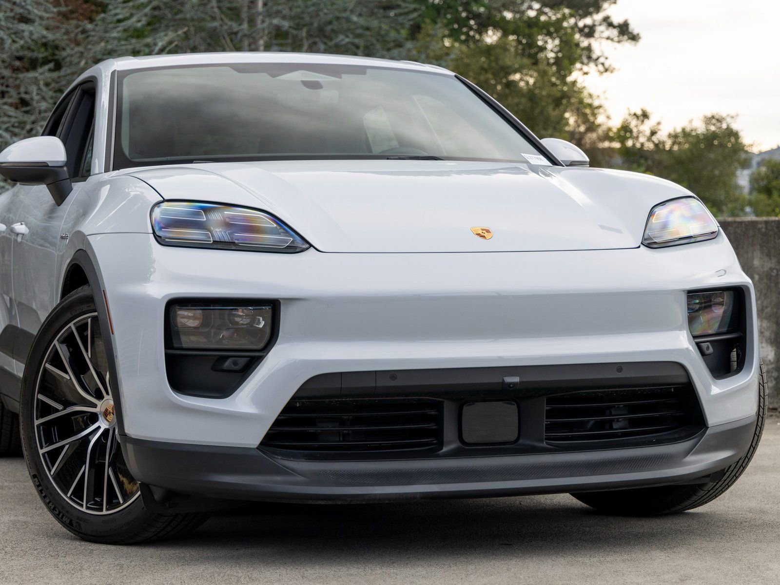 New 2025 Porsche Macan Electric RWD image 9