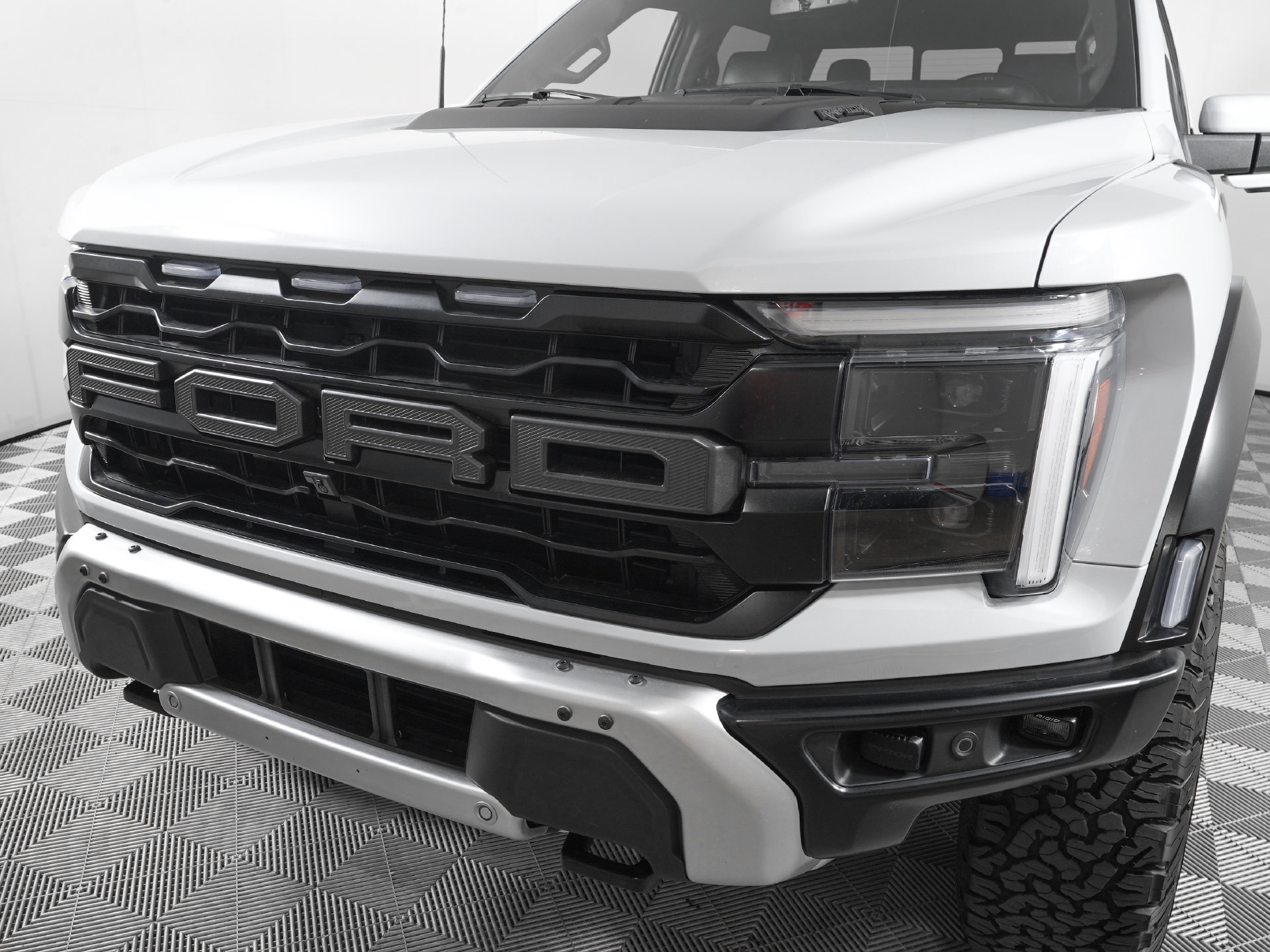 Used 2025 Ford F150 Raptor AWD/4WD image 31