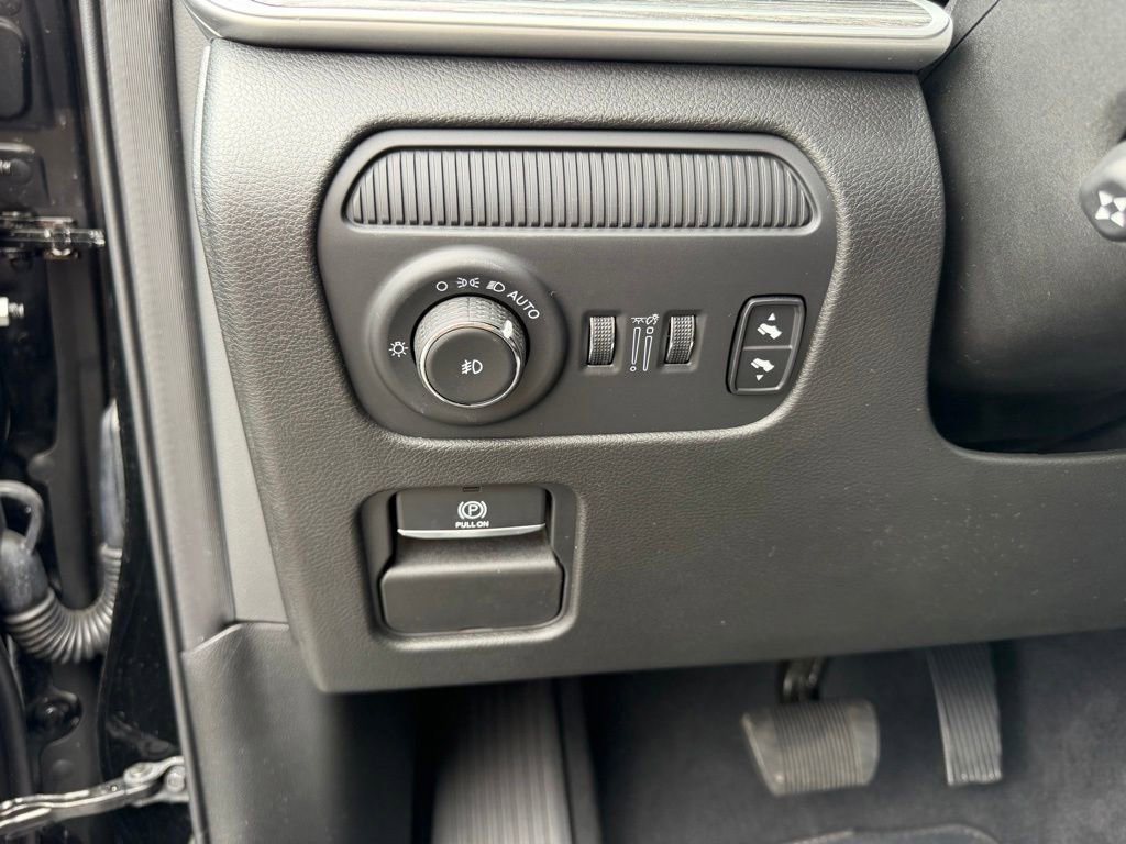 Used 2024 Jeep Wagoneer Series III w/ Premium Group I AWD/4WD image 18
