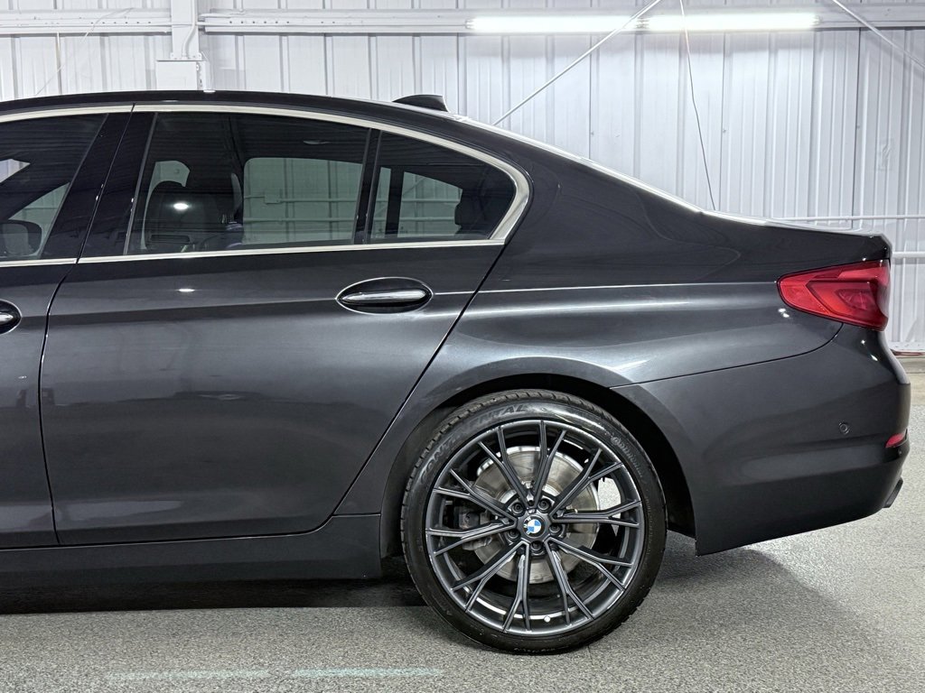 Used 2017 BMW 540i xDrive image 12