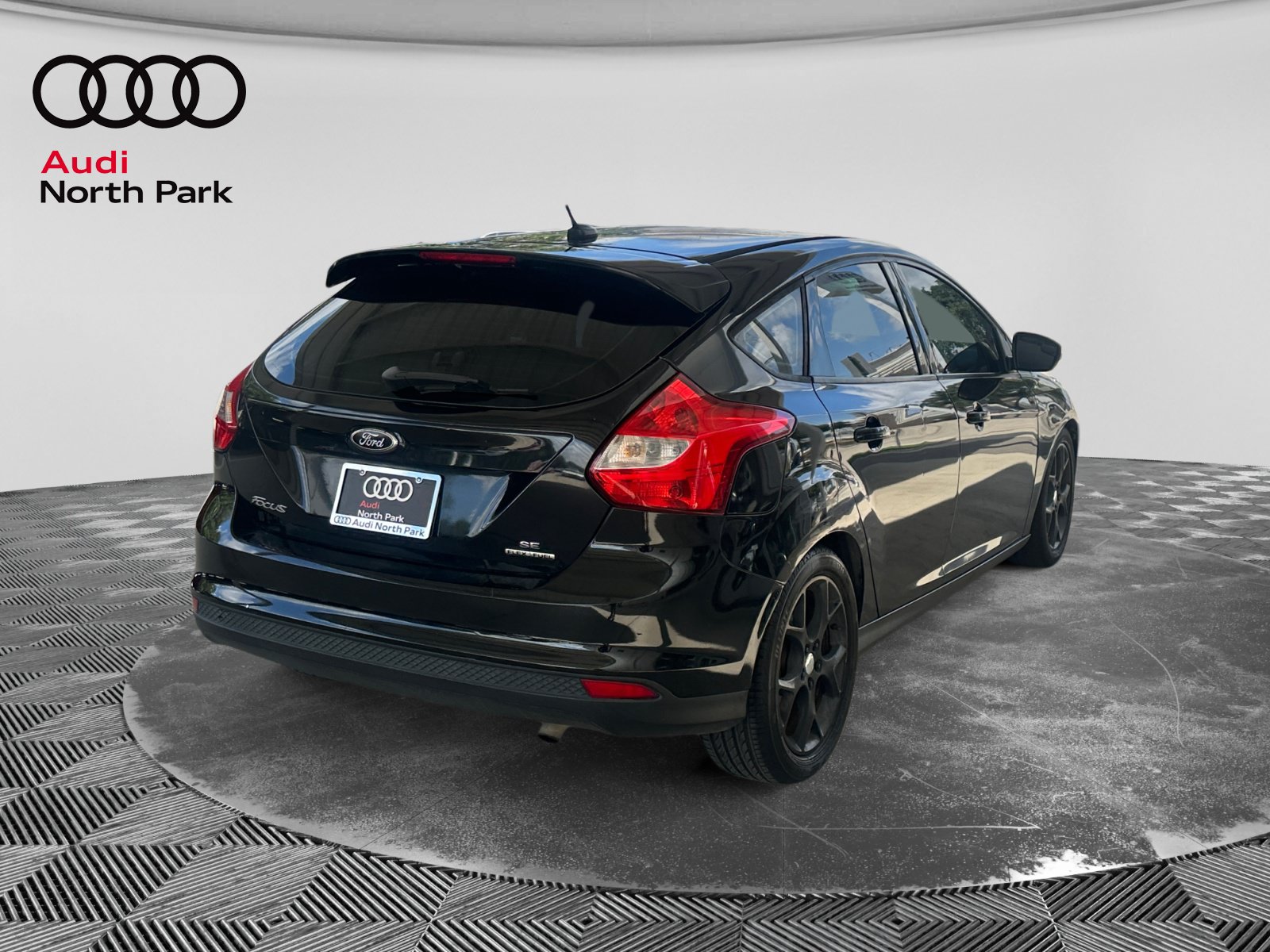 Used 2014 Ford Focus SE w/ Equipment Group 201A FWD image 5