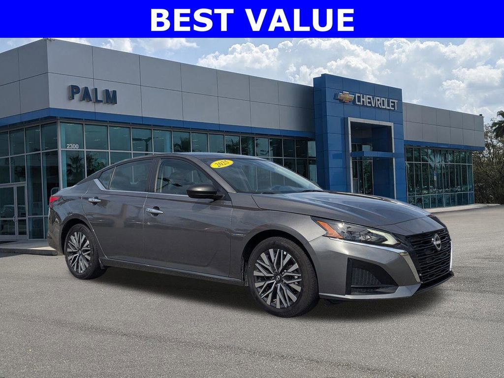 Used 2025 Nissan Altima 2.5 SV image 1