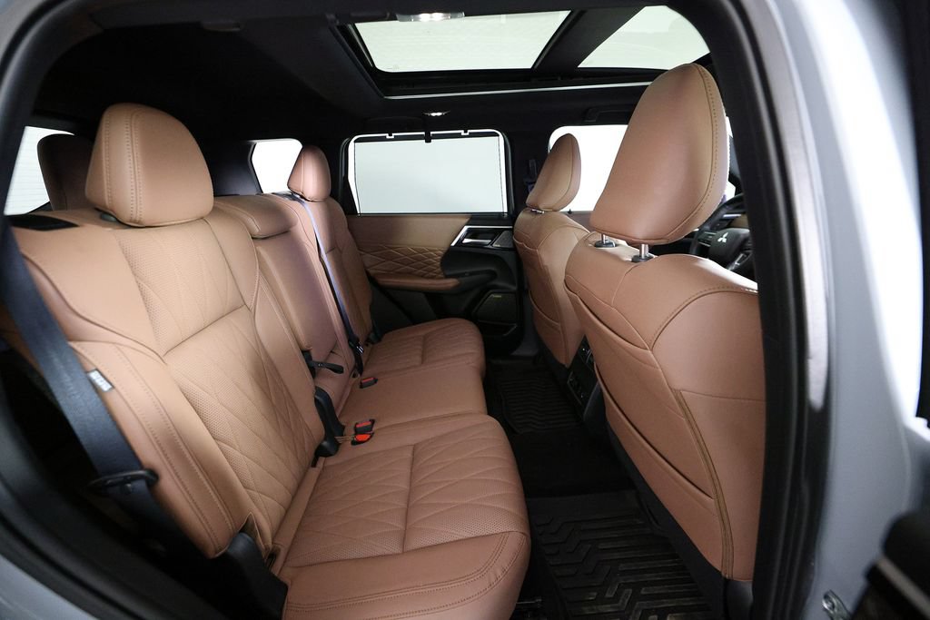 Used 2025 Mitsubishi Outlander SEL FWD image 11