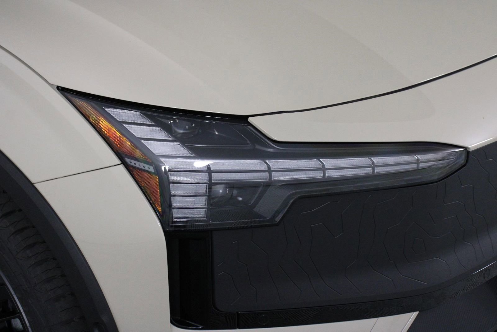 New 2026 Volvo EX30 Cross Country Ultra image 13