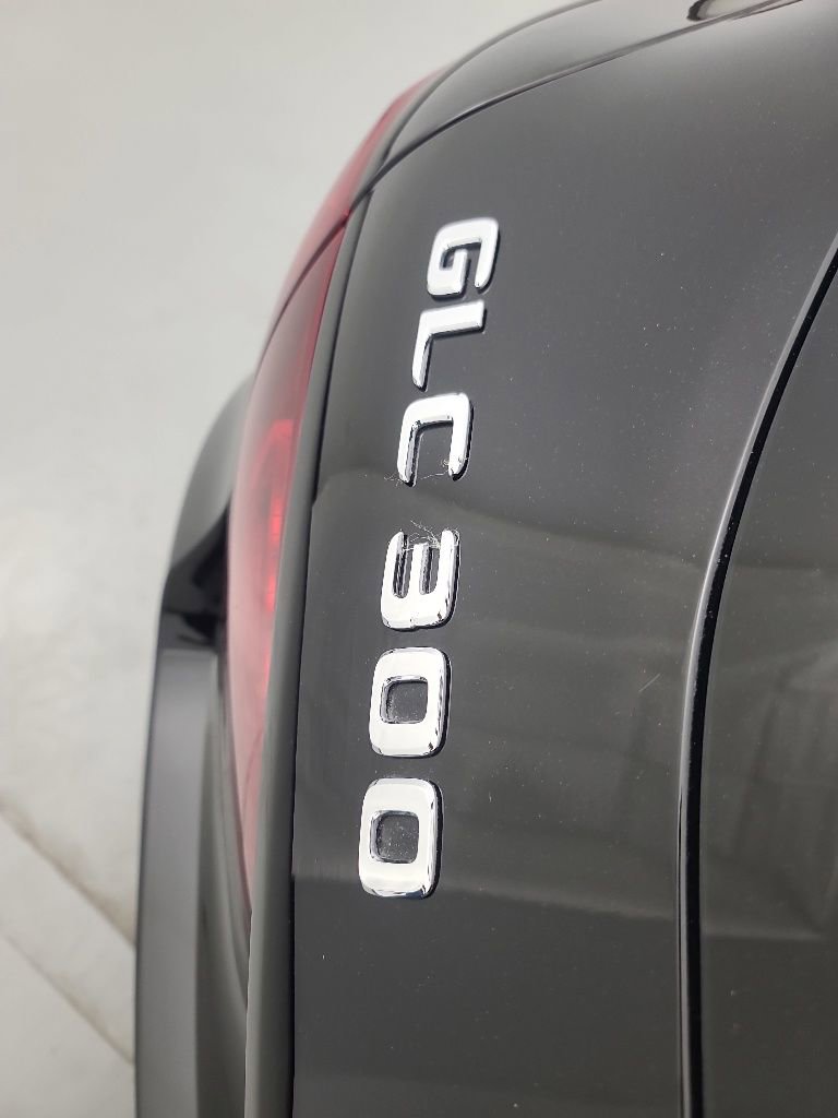 Used 2022 Mercedes-Benz GLC 300 4MATIC image 11