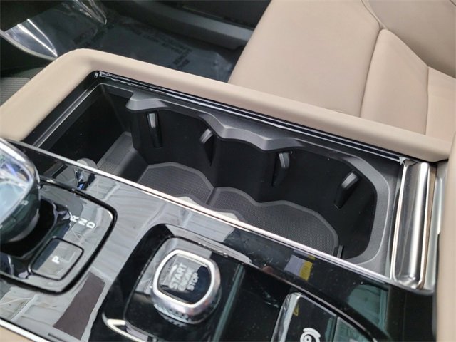 New 2026 Volvo XC90 B6 Core w/ Protection Package image 21