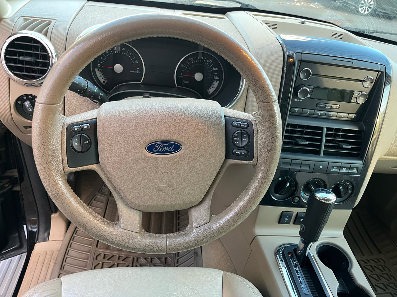 Used 2010 Ford Explorer XLT image 12