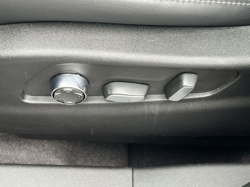 Used 2024 Cadillac XT4 Premium Luxury image 35