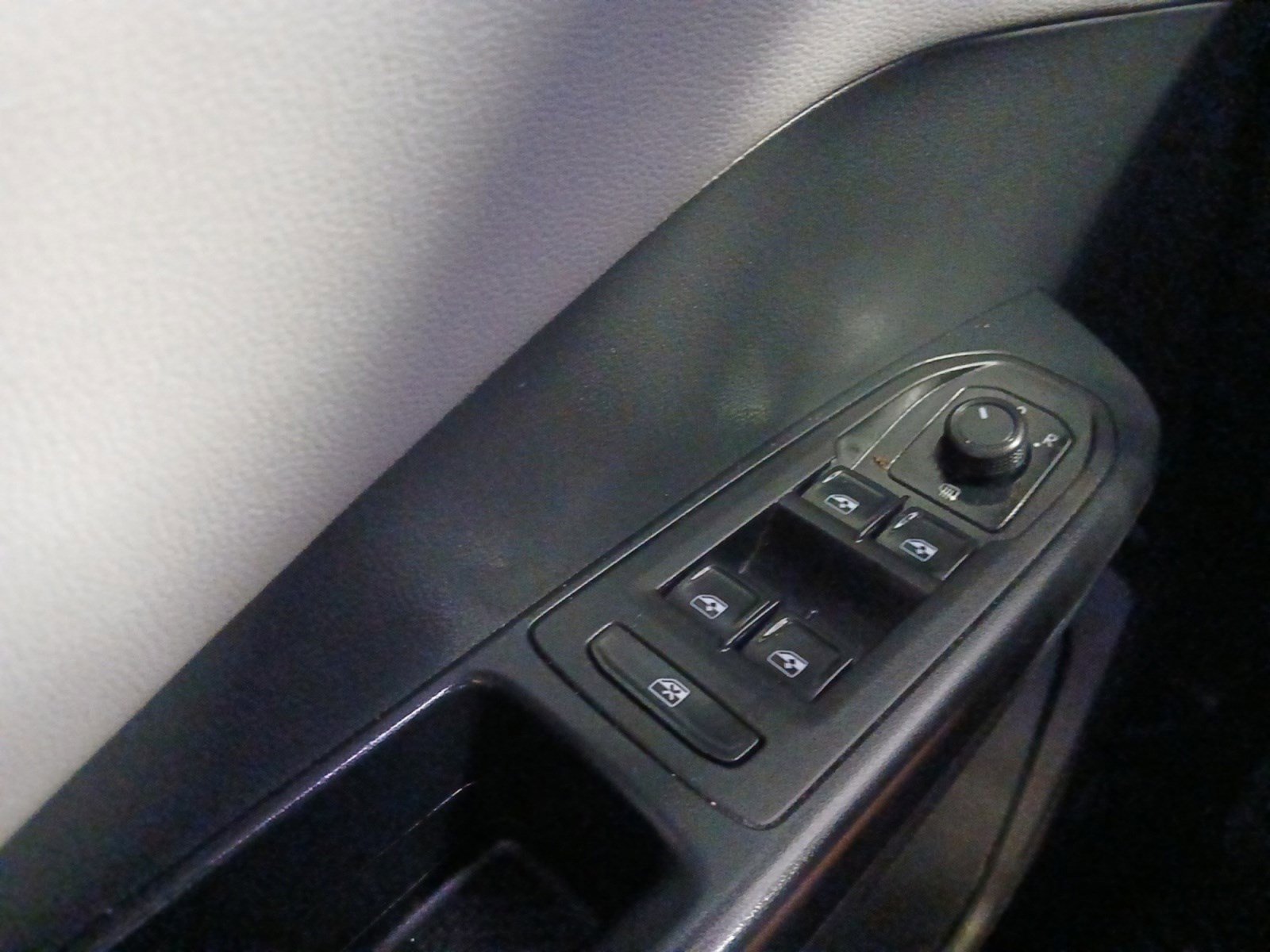 Used 2023 Volkswagen Taos SE w/ Panoramic Sunroof Package image 18