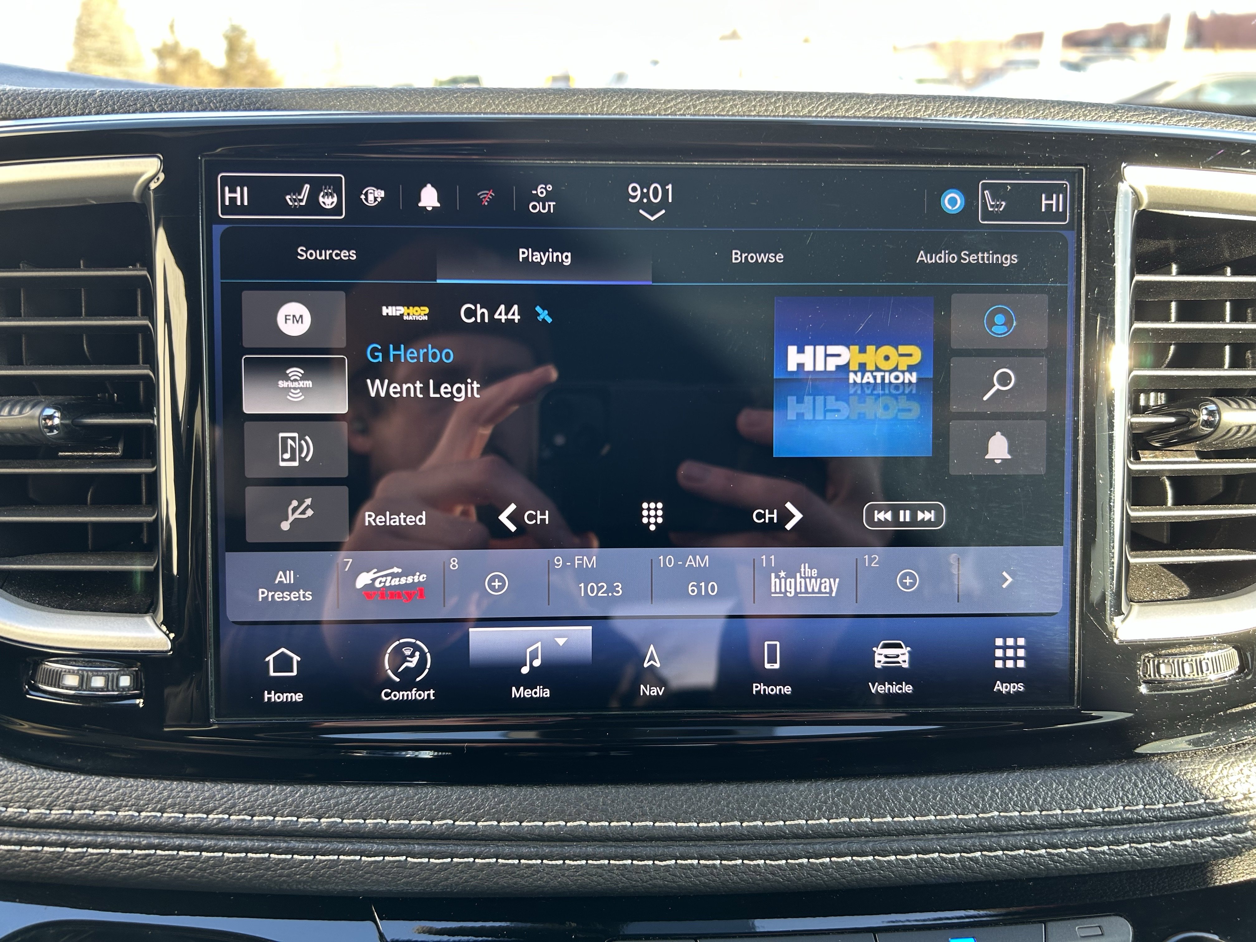 Used 2024 Chrysler Pacifica Limited image 28