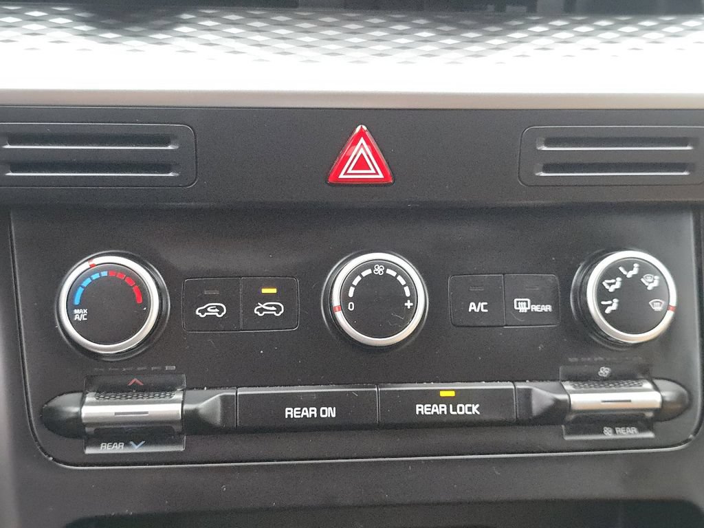 Used 2023 Kia Carnival LX FWD image 25