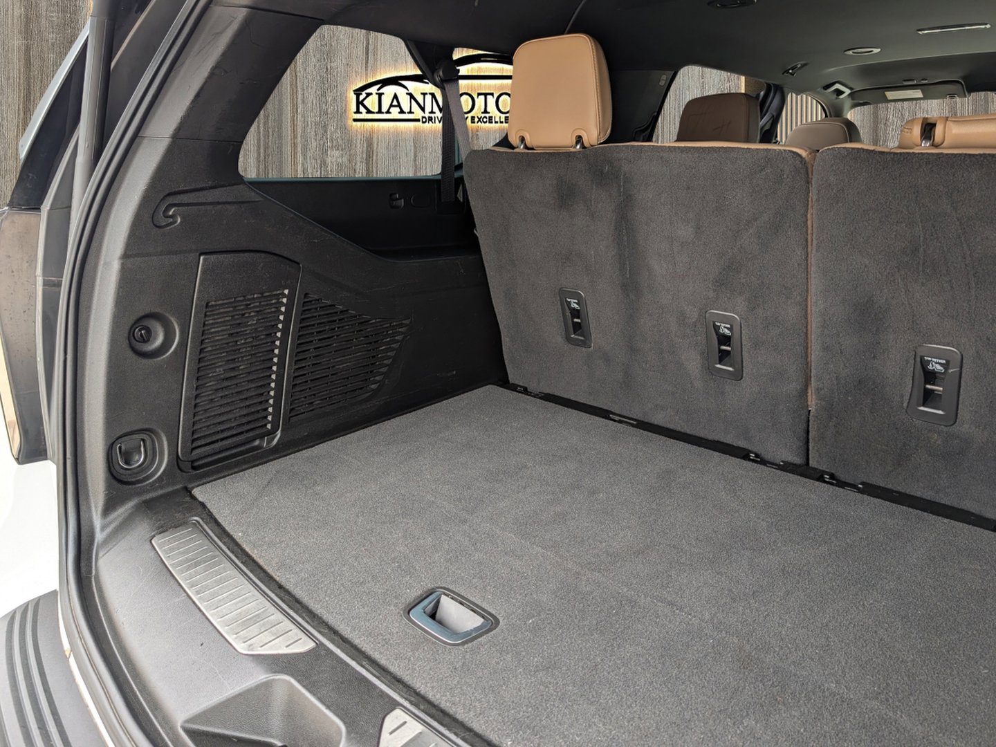 Used 2022 Chevrolet Suburban Premier w/ Max Trailering Package AWD/4WD image 32