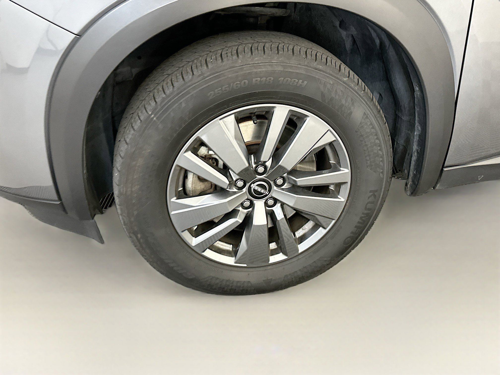 Used 2025 Nissan Pathfinder SV image 11