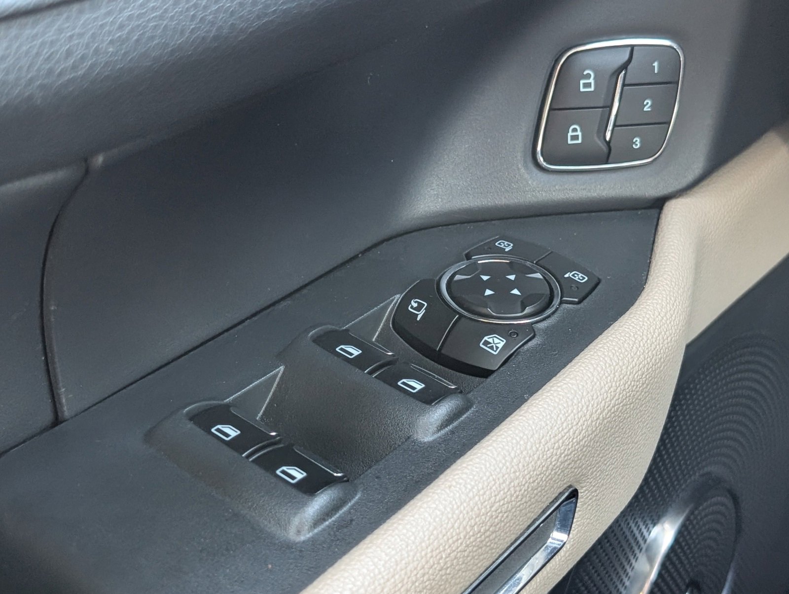 Used 2023 Ford Expedition Limited image 23