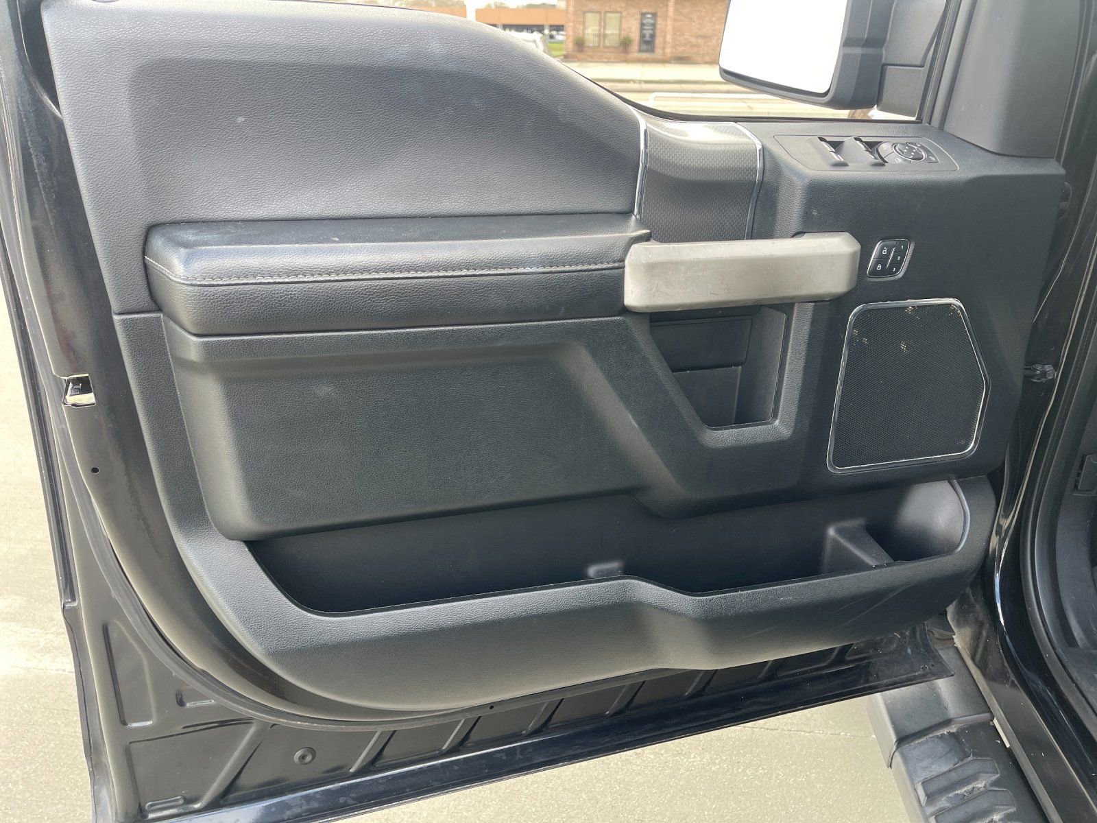 Used 2015 Ford F150 Lariat image 24