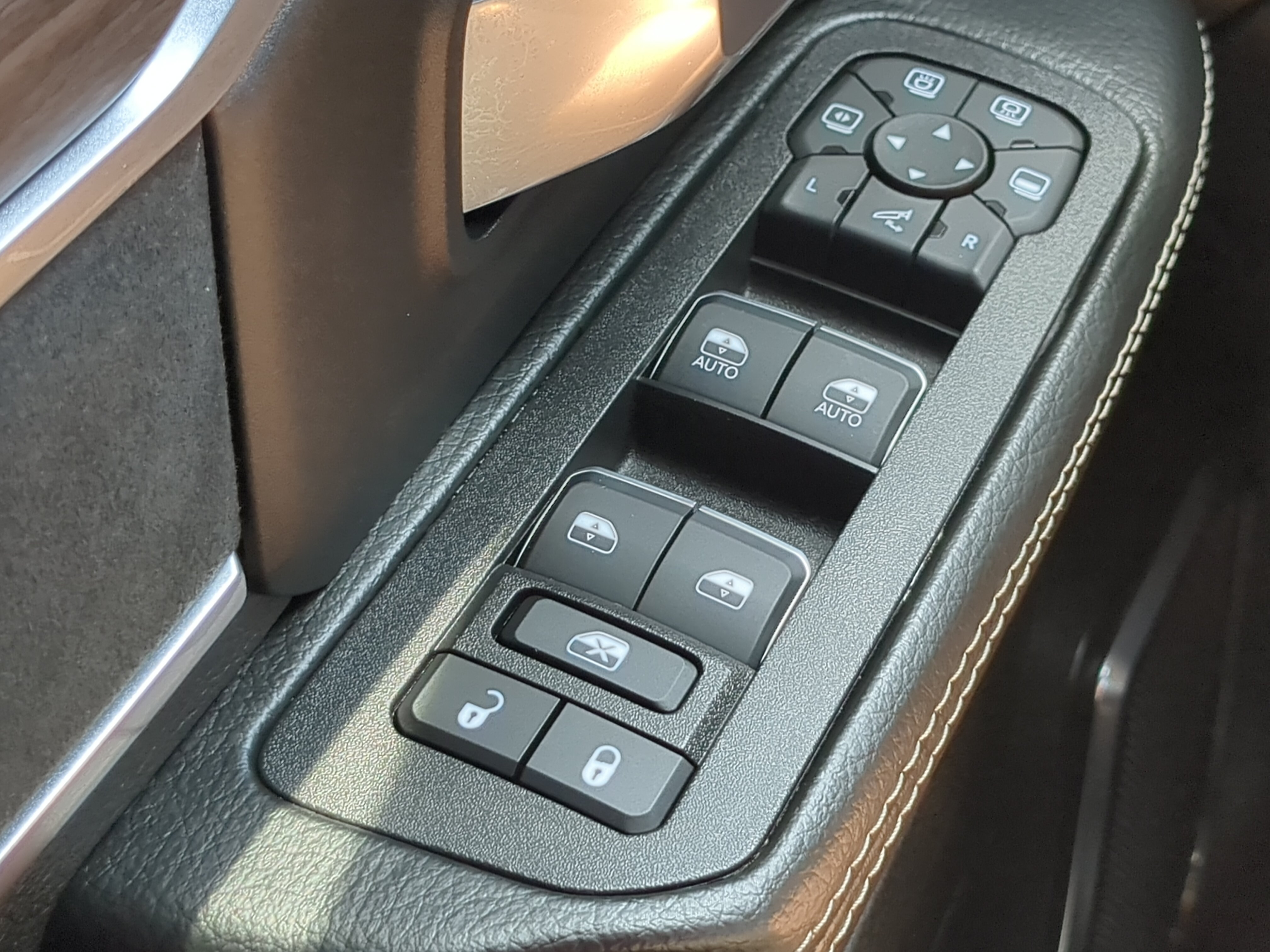 Certified 2025 RAM 3500 Laramie w/ Night Edition AWD/4WD image 23