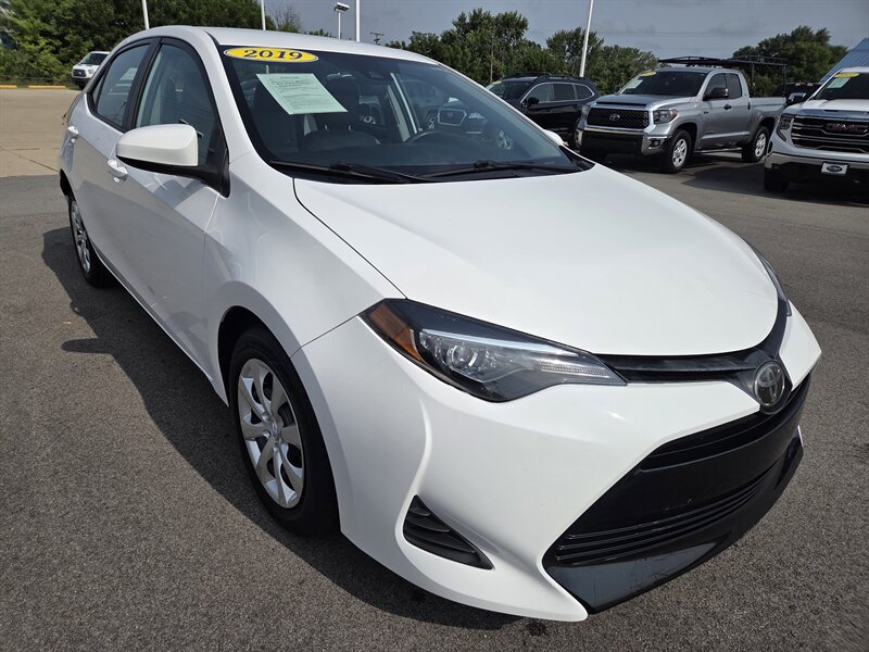 Used 2019 Toyota Corolla LE FWD image 1