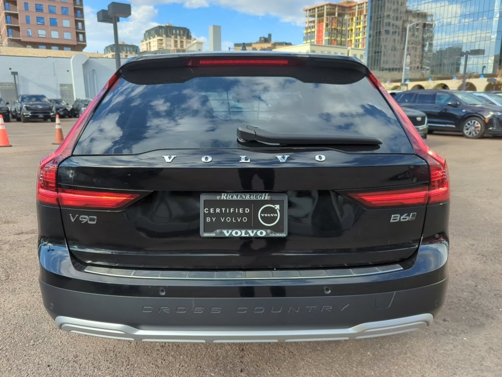 Used 2023 Volvo V90 B6 Cross Country Ultimate w/ Climate Package AWD/4WD image 6
