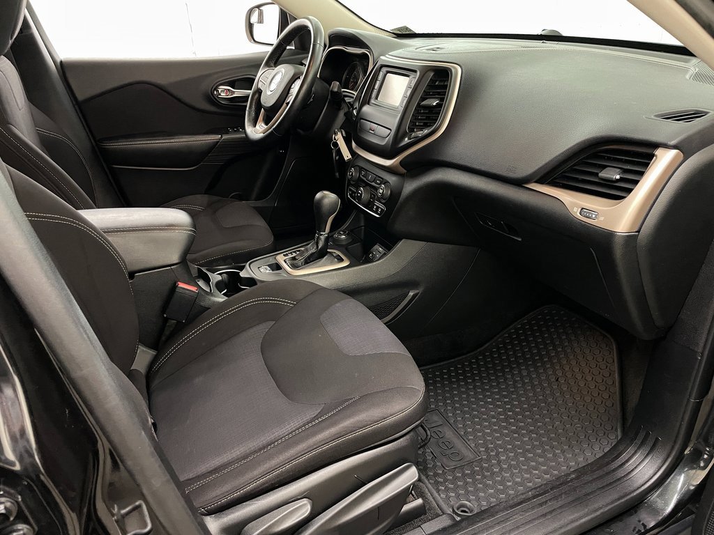Used 2015 Jeep Cherokee Latitude w/ Cold Weather Group image 33