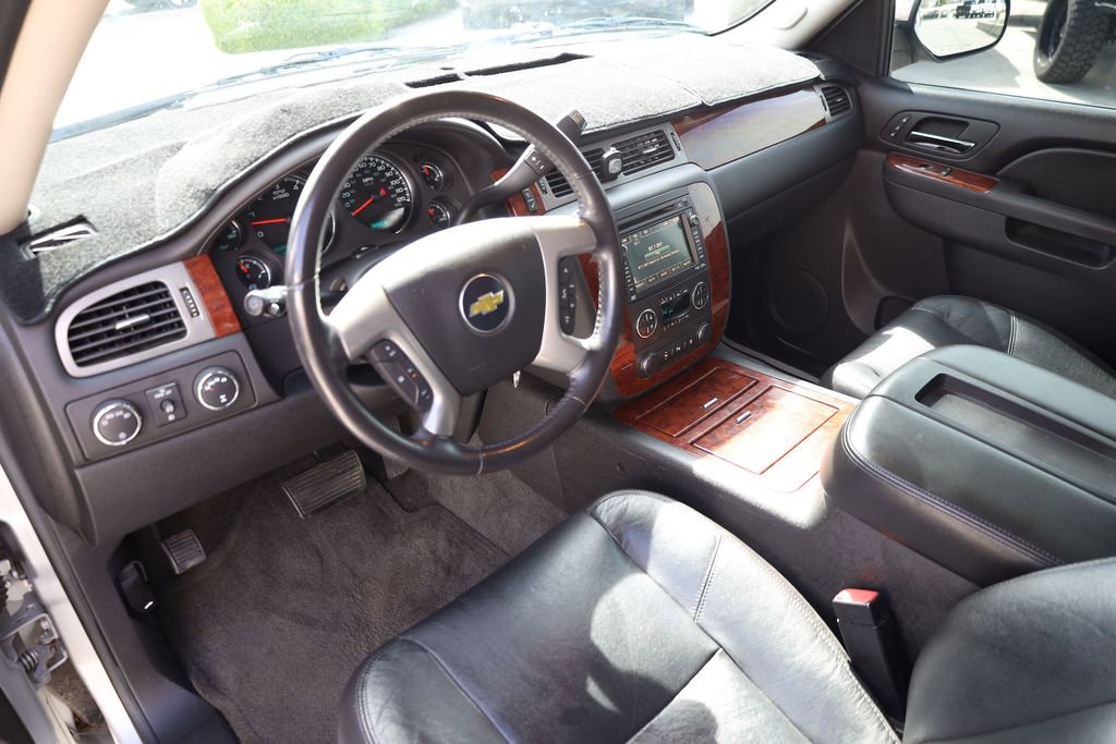 Used 2011 Chevrolet Suburban LTZ AWD/4WD image 12