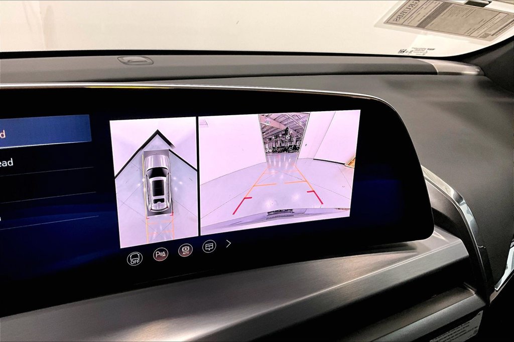 New 2027 Cadillac Vistiq Sport w/ LPO, Floor Liner Package AWD/4WD image 16