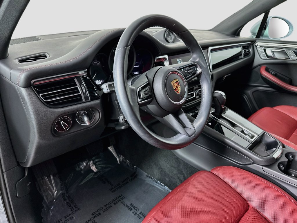 Certified 2024 Porsche Macan AWD/4WD image 4