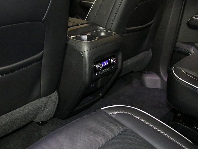 Used 2024 GMC Acadia Denali w/ Super Cruise Package image 16