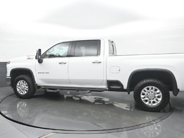 Used 2025 Chevrolet Silverado 2500 LTZ w/ LTZ Premium Package AWD/4WD image 3