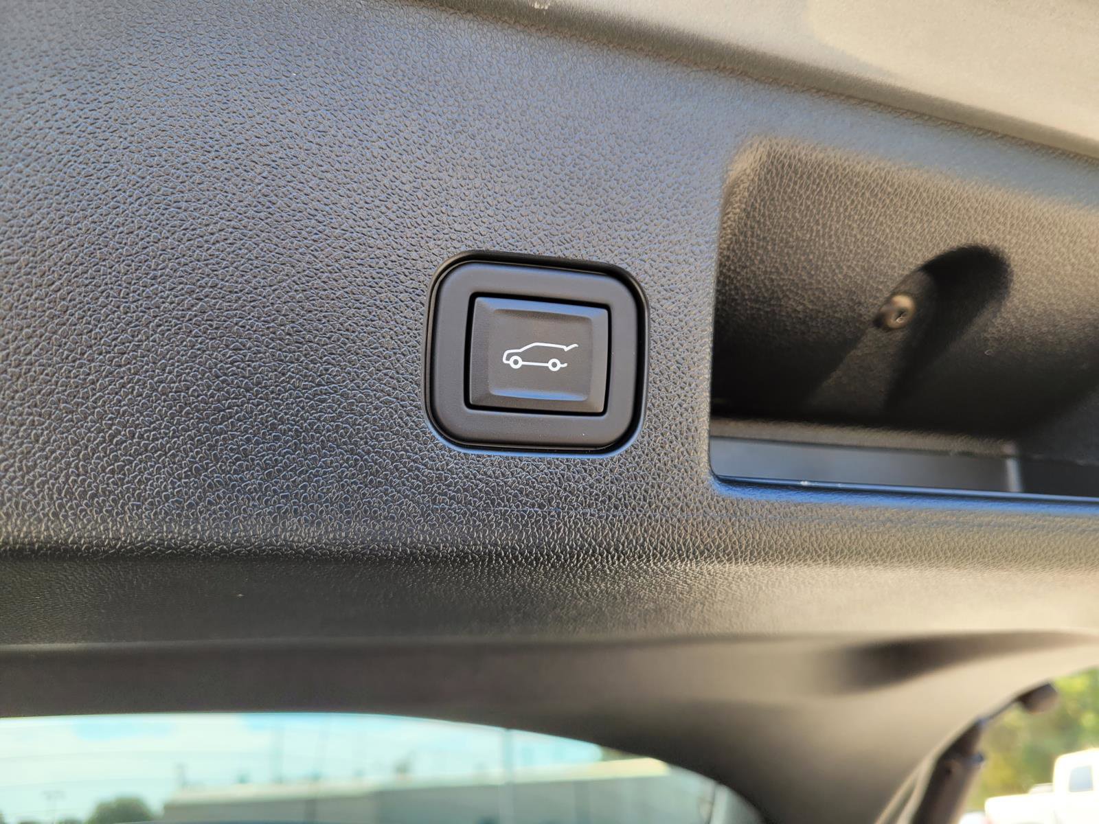 Used 2024 Chevrolet Equinox EV RS FWD image 15