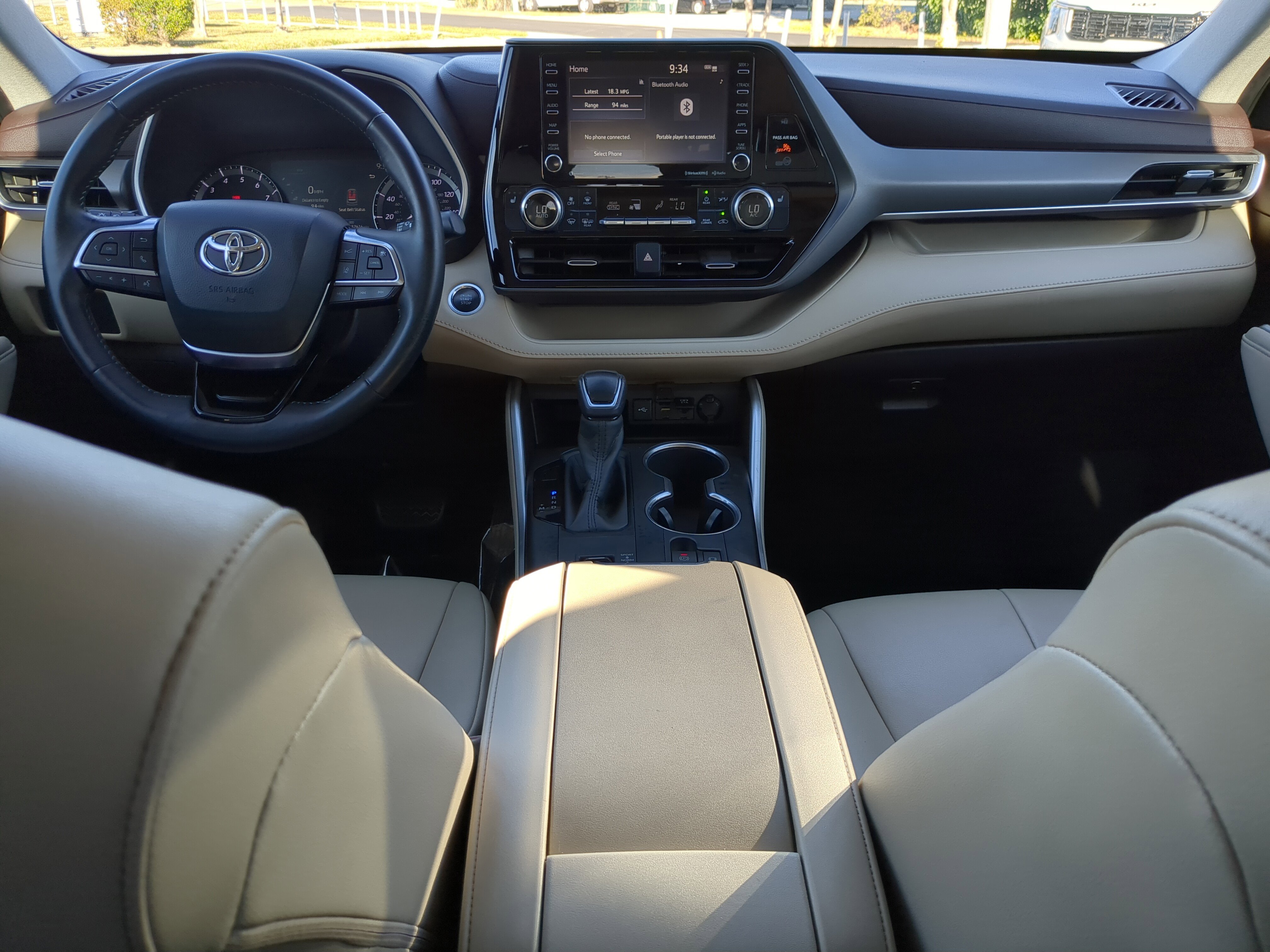 Used 2020 Toyota Highlander XLE image 14