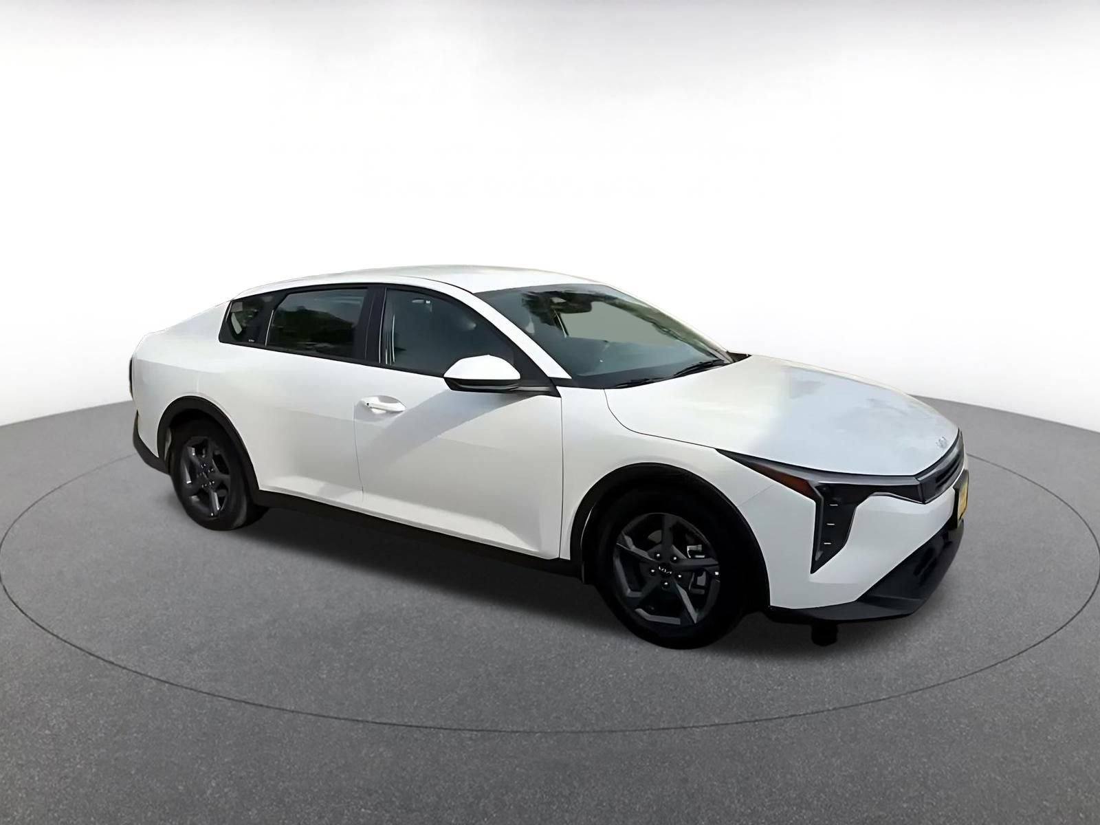 Used 2025 Kia K4 FWD image 2