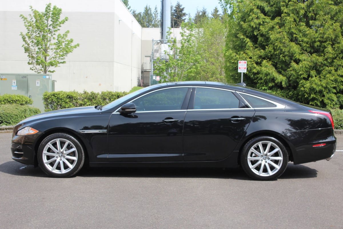 Used 2013 Jaguar XJ AWD image 2