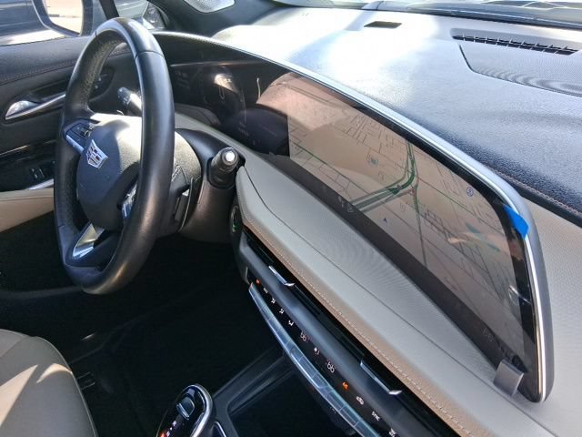 Used 2024 Cadillac XT4 Luxury w/ LPO, Floor Liner Package FWD image 16