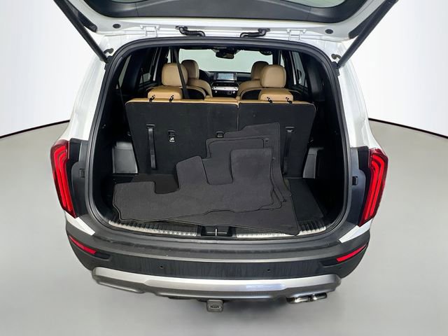 Used 2020 Kia Telluride SX w/ Towing Package FWD image 29
